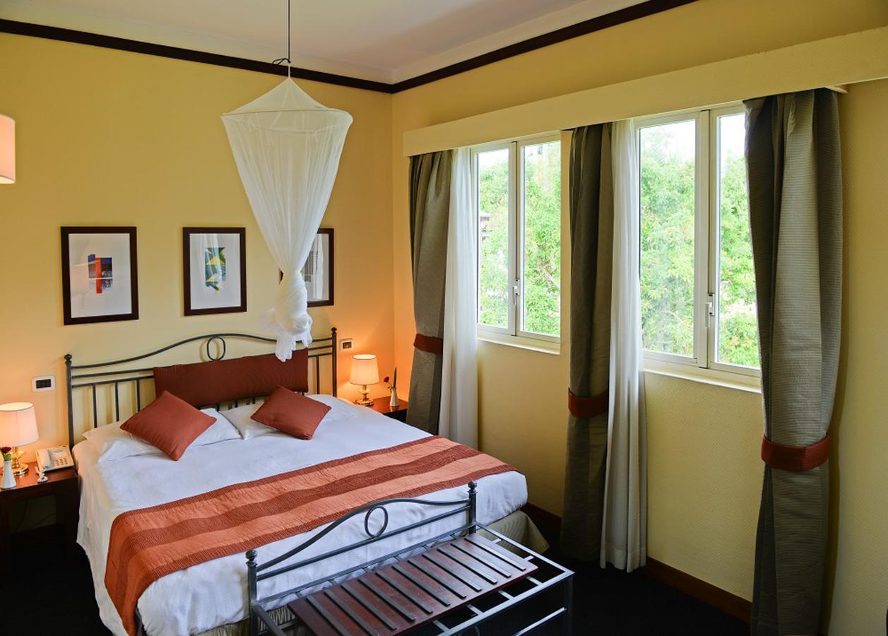 Lake Victoria Hotel เอนเทบเบ้ ภายนอก รูปภาพ