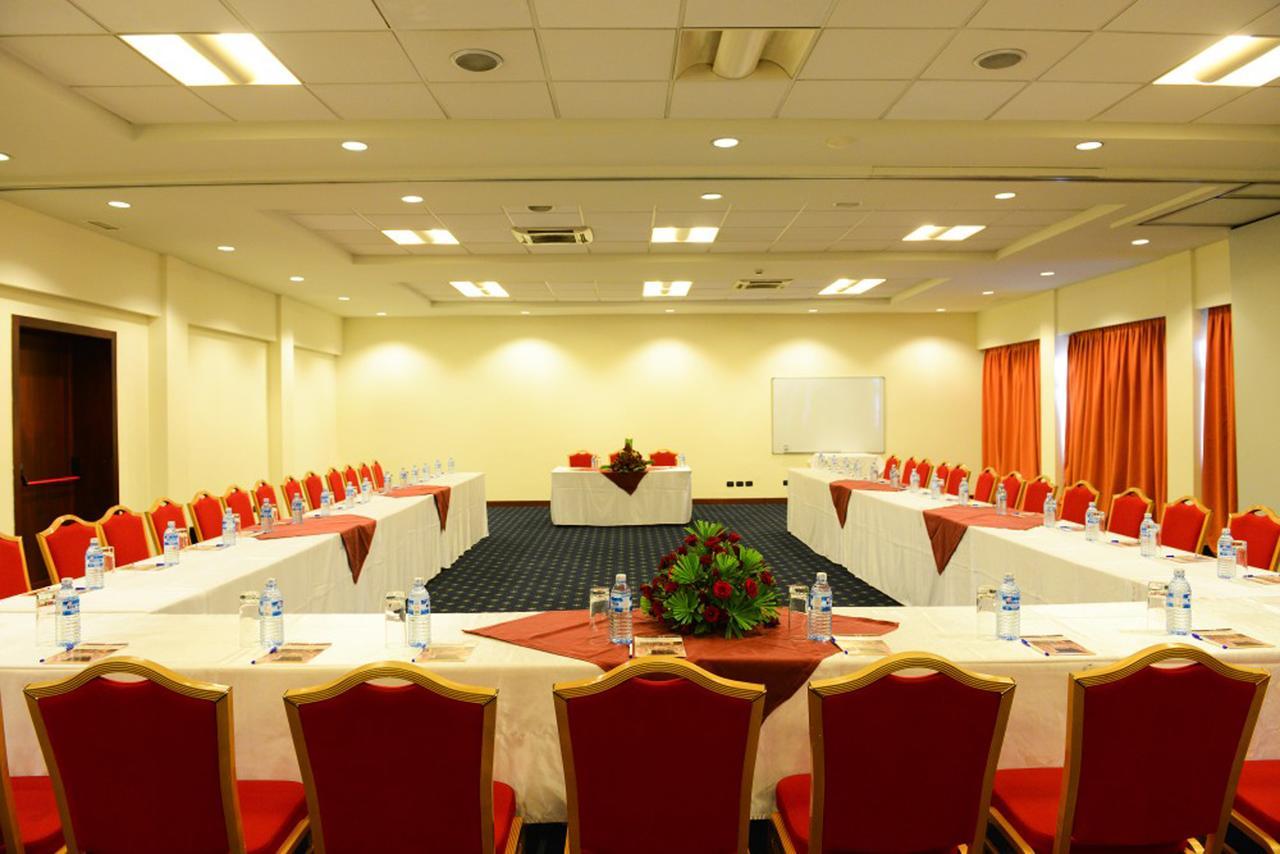 Lake Victoria Hotel เอนเทบเบ้ ภายนอก รูปภาพ