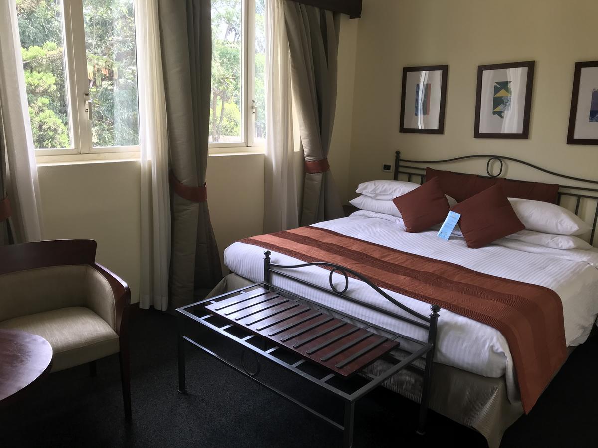 Lake Victoria Hotel เอนเทบเบ้ ภายนอก รูปภาพ